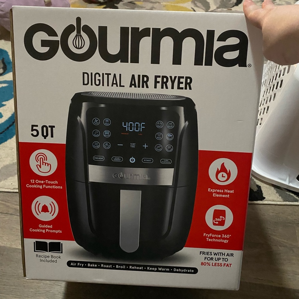 A Gourmia 5 quart digital air fryer